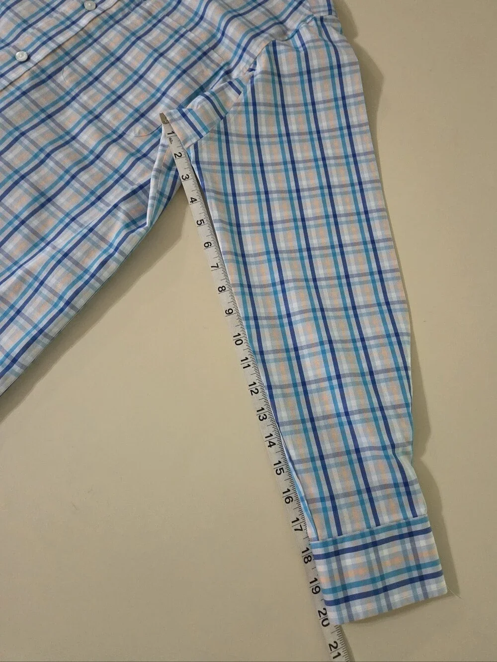 Duluth Trading Co. Men's Blue Plaid Wrinklefighter Relaxed Fit Long Sleeve Shirt